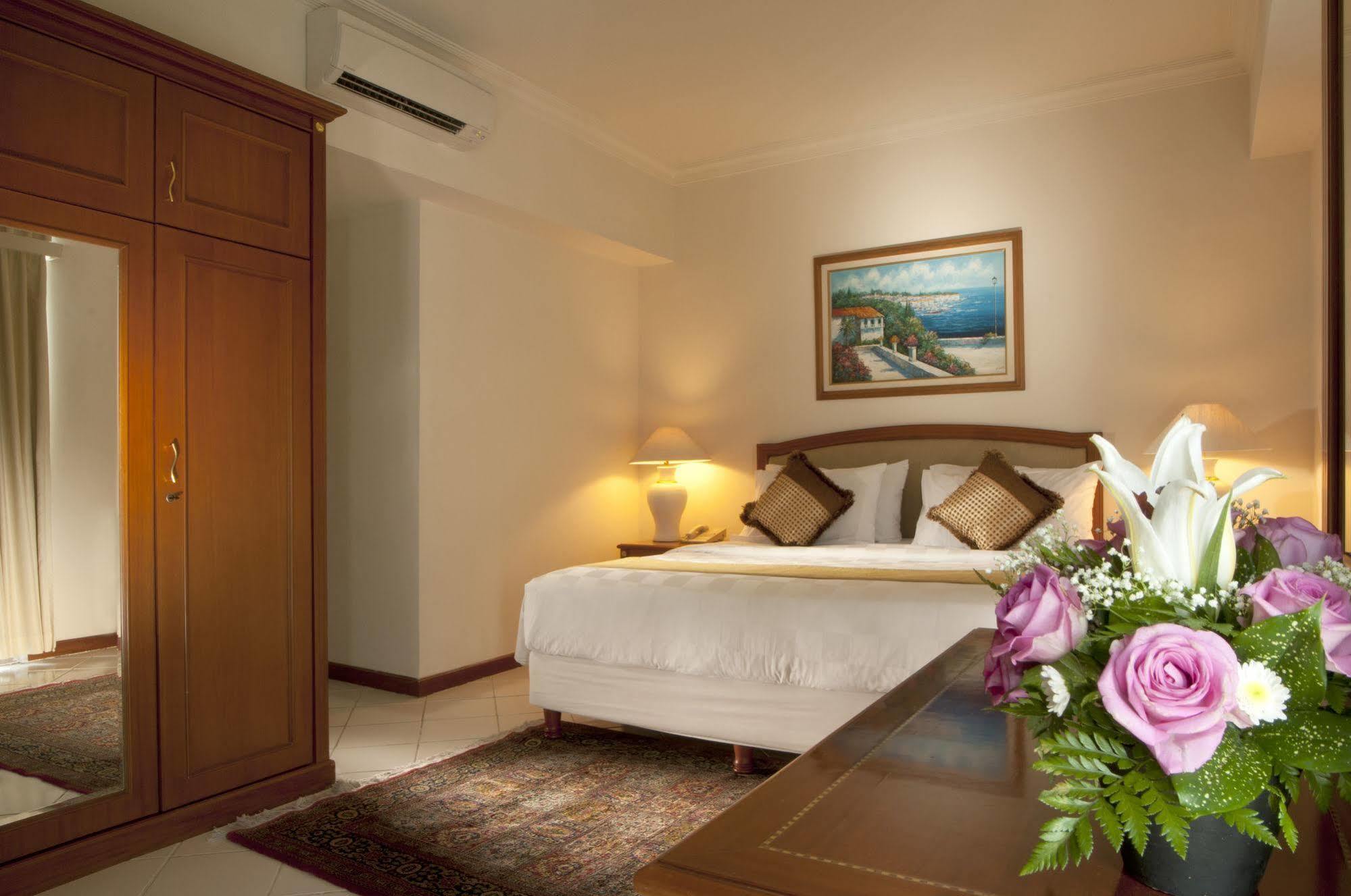The Residences at Puri Casablanca Yakarta Exterior foto