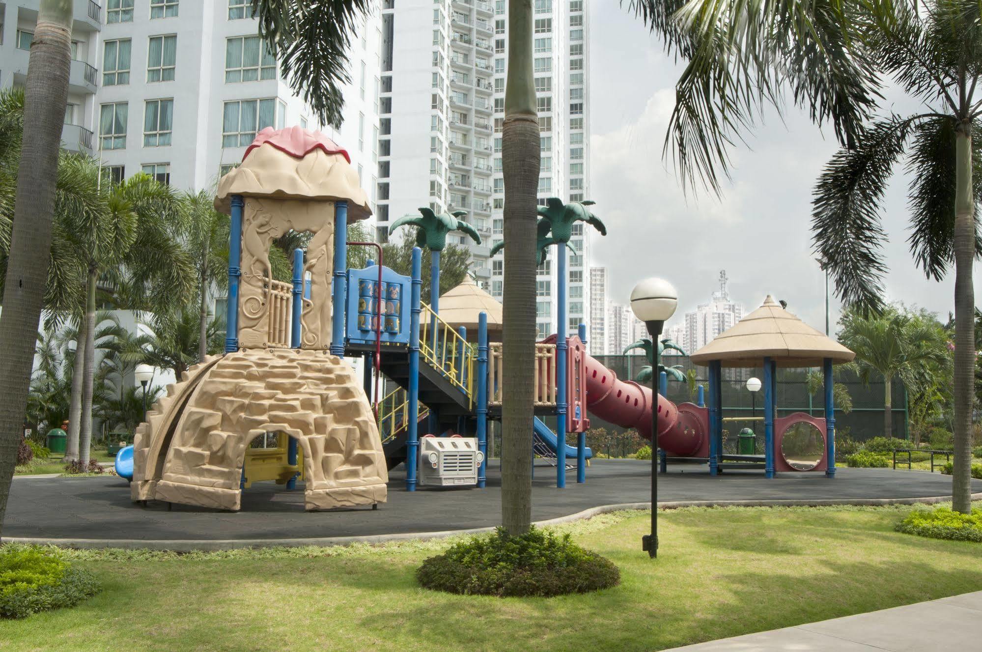 The Residences at Puri Casablanca Yakarta Exterior foto