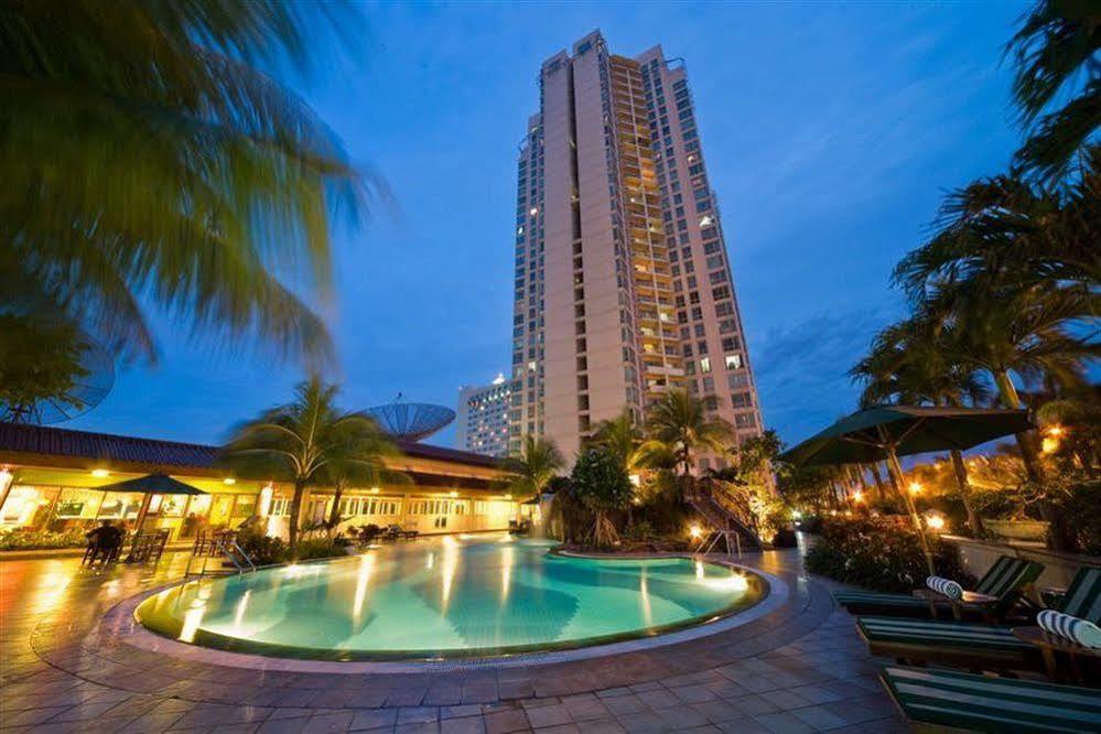 The Residences at Puri Casablanca Yakarta Exterior foto